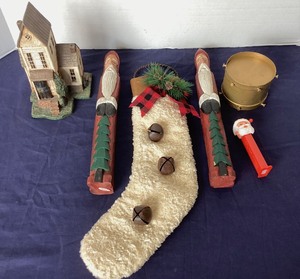lot 88 image: Mixed Group of Christmas Collectibles