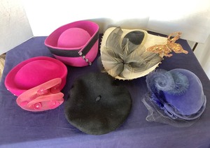 lot 164 image: Group of 5 Vintage Felt Hats