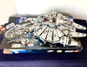 lot 147 image: LEGO Star Wars Millennium Falcon Set
