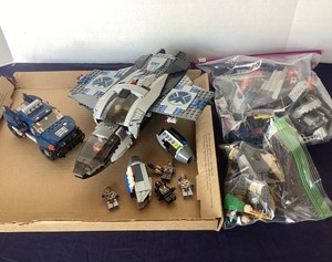 lot 149 image: LEGO Marvel Superheroes Quinjet Aerial Battle Set  Lokis Cosmic Cube Escape