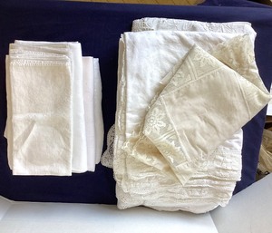 lot 183 image: Group of Vintage Linens #1