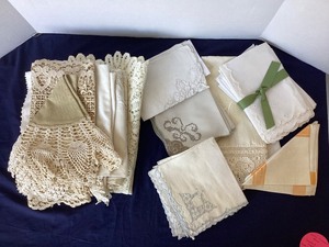 lot 184 image: Group of Vintage Linens #2