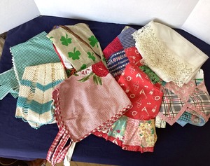 lot 189 image: Group of Vintage Aprons