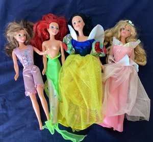 lot 193 image: Group of 4 Disney Dolls