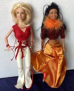 lot 194 image: Pair of Celebrity Dolls