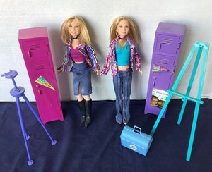 lot 195 image: Olsen Twins Dolls and Accessories
