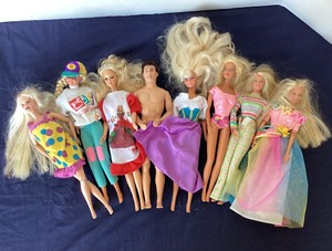 lot 198 image: Group of Barbies and Friends