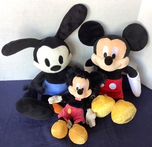 lot 211 image: Group of 3 Disney Plush Toys