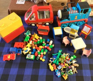 lot 213 image: Group of Little Tike and Other Toys & Accessories