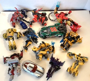 lot 220 image: Group of 12 Transformer Action Figures
