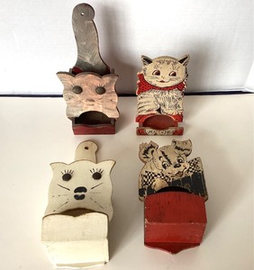 lot 244 image: 4 Vintage Wooden Wall Mounted Match Boxes Lot #6