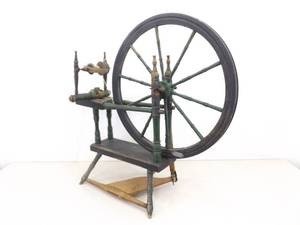 lot 3 image: Antique Wood Spinning Wheel 