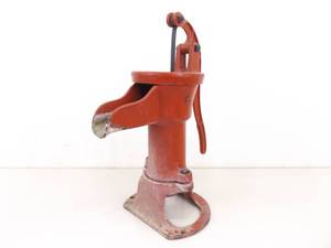 lot 5 image: Antique Cast Iron Well Pump