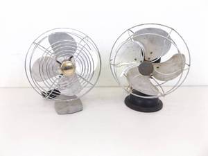lot 18 image: 2 Vintage WORKING Electric Desktop Fans
