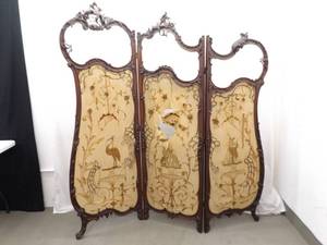 lot 4 image: Antique HAND CARVED Wood French Room Divider