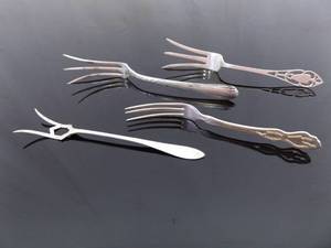 lot 39 image: 37.7 Grams of Antique and Vintage .925 Sterling Silver Condiment Forks