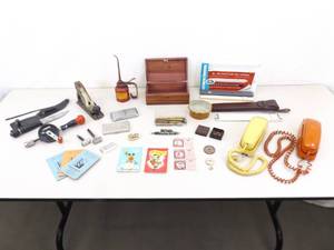 lot 31 image: Large Lot of Misc. Vintage Items