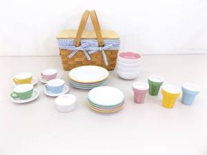 lot 36 image: Lot of Vintage Dollhouse Dishes