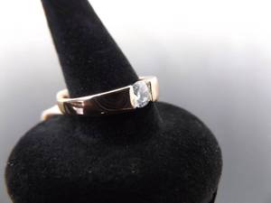 lot 69 image: NEW .925 Sterling Silver Zirconia Solitaire Rose Gold Vermeil Ring Size 9
