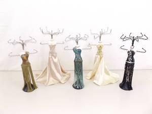 lot 81 image: 5 Lady Jewelry Trees