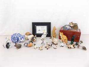 lot 83 image: Large Lot of Vintage etc. Cat Figurines