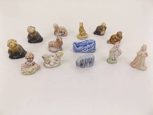 lot 86 image: Vintage England Whimsies Figurines