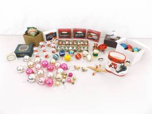 lot 88 image: Lot of Vintage etc. Christmas Figurines and Ornaments