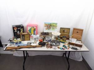 lot 100 image: Large Lot of Misc Collectibles, Household, etc.