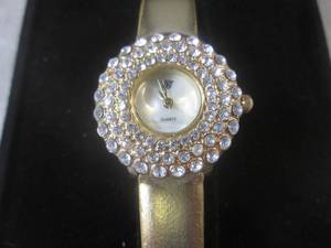 lot 122 image: (CNTR) Elizabeth Taylor White Diamo...