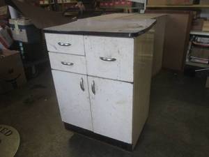 lot 163 image: (A-1) Metal 3-Drawer Cabinet with L...