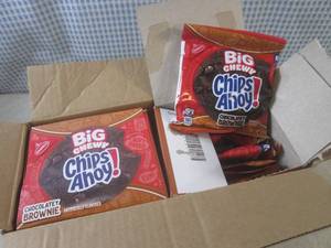 lot 184 image: (B-2) 14 Chips Ahoy Big Chewy Choc...