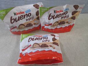lot 198 image: (B-2) 3 Share Pack Size Bags Kinder...