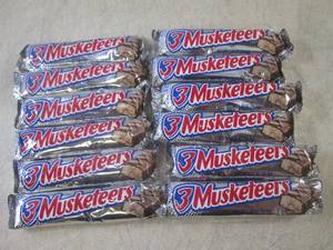 lot 217 image: (B-1) 12 - 3 Musketeers Candy Bars ...