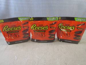 lot 230 image: (B-1) 3 Share Pack Bags Dark Reeses...
