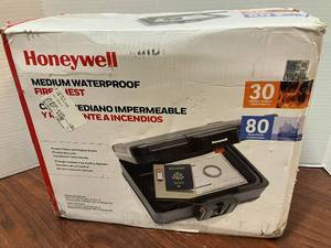 lot 139 image: Honeywell Medium Fire Chest