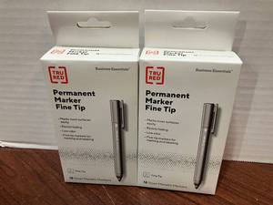 lot 94 image: Silver Metallic Markers