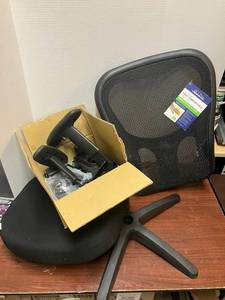 lot 1 image: Tempurpedic TP9000 Office Chair