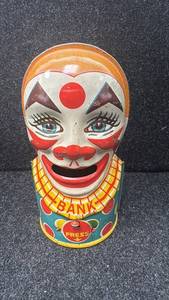 lot 9 image: Vintage Clown Tin Mechanical Bank with Press Button