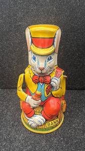 lot 10 image: Vintage Uncle Wiggily Chein Tin Litho Bank with Surface Scratches
