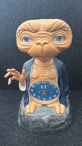 lot 17 image: E.T. Figurine Quartz Clock Collectible