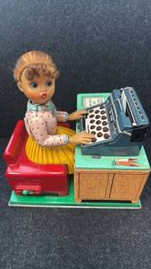 lot 18 image: Vintage Linemar Wind-Up Typing Doll Toy