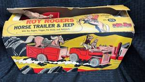 lot 39 image: Vintage Roy Rogers Horse Trailer & Jeep Set with Figures