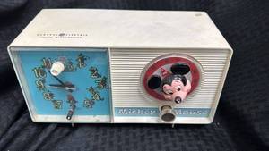 lot 43 image: Vintage Mickey Mouse GE Alarm Clock Radio