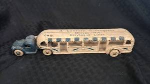 lot 94 image: Vintage 1934 GMC Greyhound Lines Cast Iron Toy Bus