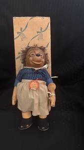 lot 123 image: Vintage Steiff Mucki Hedgehog Figure with Original Box