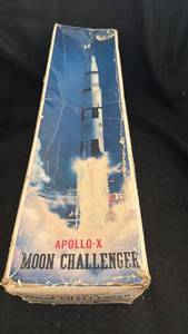 lot 139 image: Vintage Apollo-X Moon Challenger Battery Operated Rocket Toy