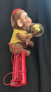 lot 140 image: Vintage Cymbal Playing Monkey Toy with Remote - Untested