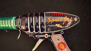 lot 144 image: Vintage Space Jet Toy Gun with Cracked Barrel