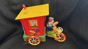 lot 160 image: Vintage Wind-Up Tin Toy Humphrey Mobile