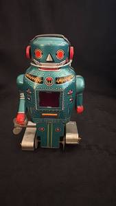 lot 164 image: Vintage Tin Wind-Up Robot Toy with Scratches and Rust
